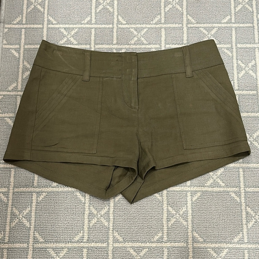 Theory 2 army green shorts